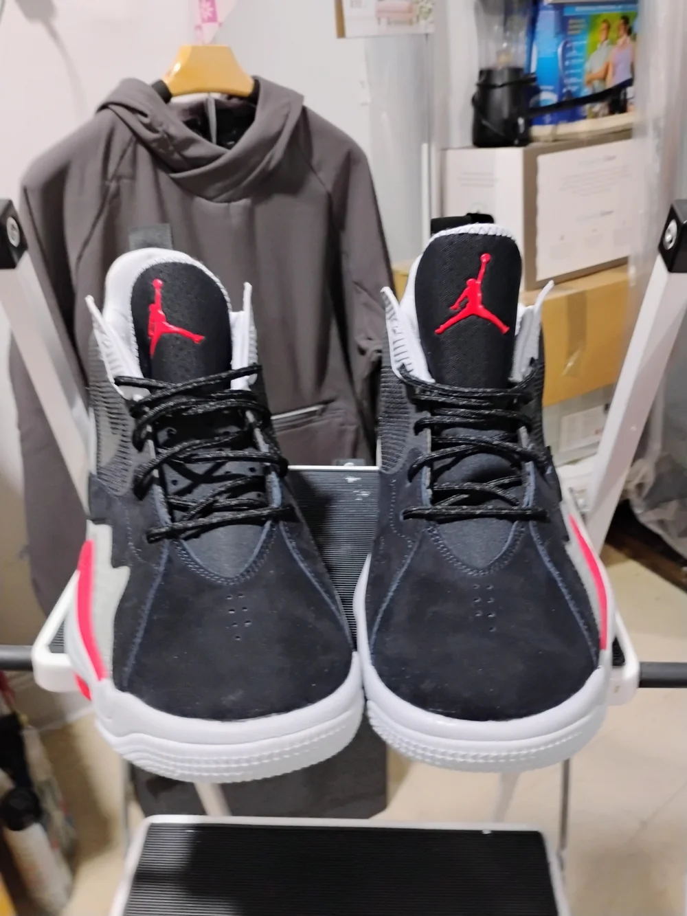 Men's Jordan Zoom 92 Black and Red Low-Top Basketball Shoes Size: 13: NWOB